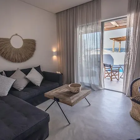 فندق Crystal Waters نِكيانا