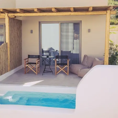 Crystal Waters فندق