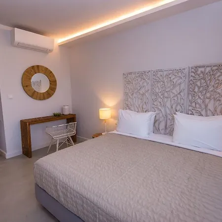 Crystal Waters فندق 4*