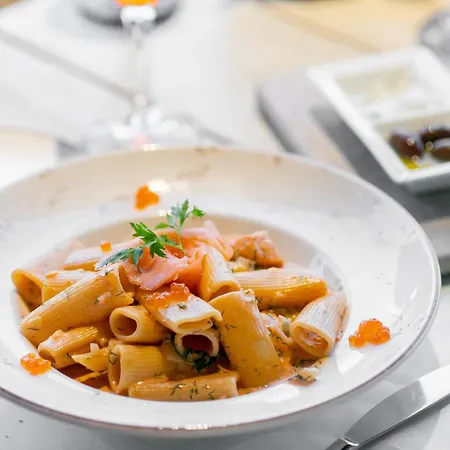 Crystal Waters فندق