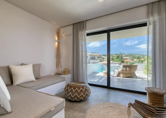 Crystal Waters Hotel