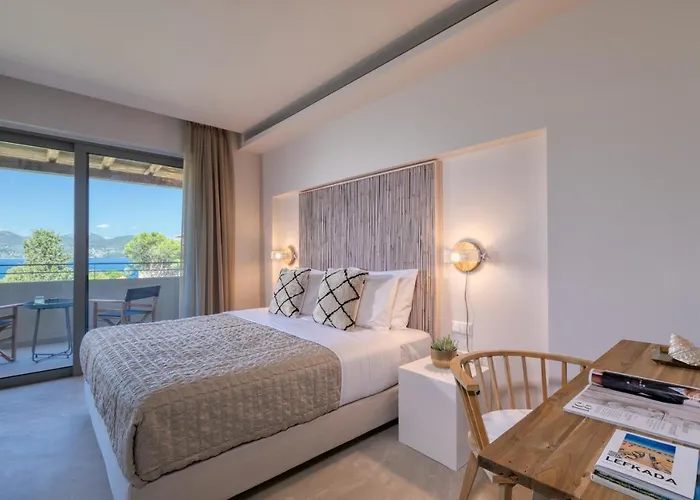 Crystal Waters Hotel