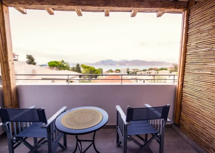 Crystal Waters Hotel Nikiana