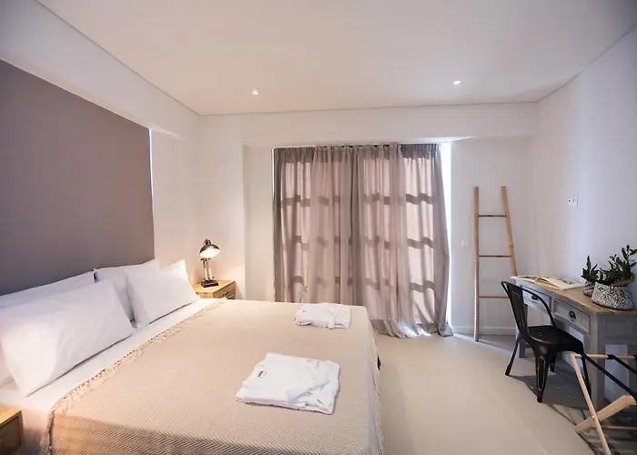 Crystal Waters Hotel Nikiana