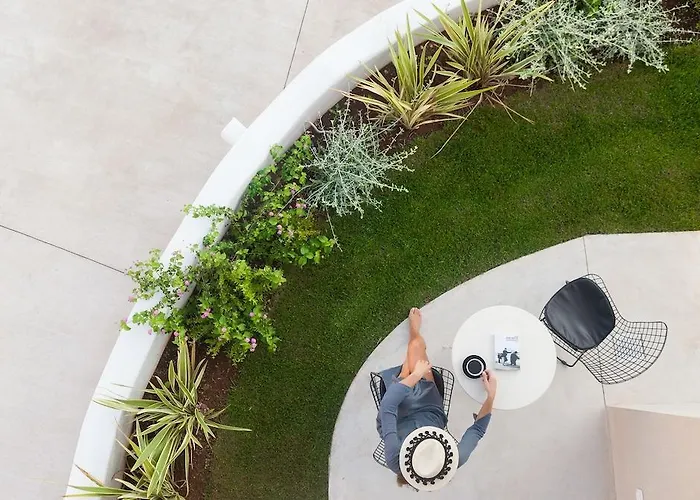 Crystal Waters Hotel Nikiana