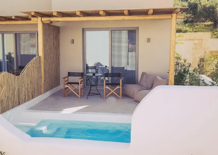 Crystal Waters Hotel