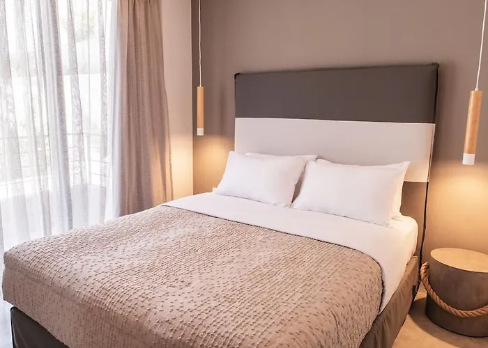 Crystal Waters Hotel