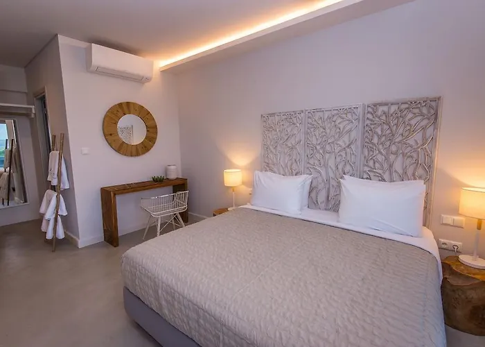 Crystal Waters Hotel 4*