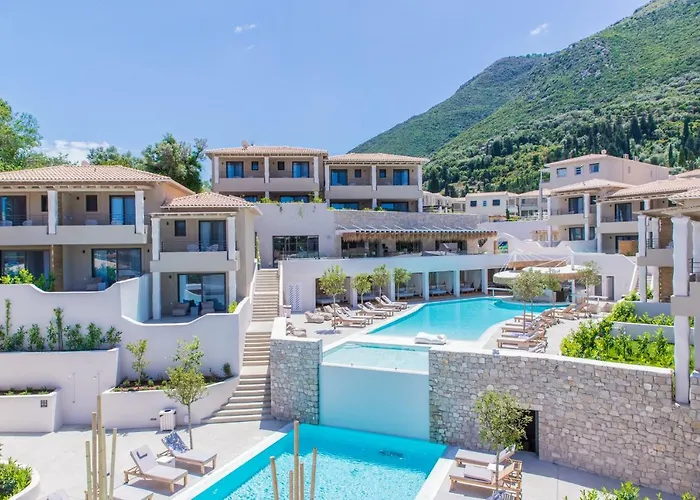 Crystal Waters Hotel