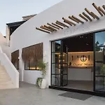 Отель Crystal Waters 4*