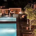 Hotel Crystal Waters
