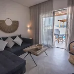 Отель Crystal Waters Никиана