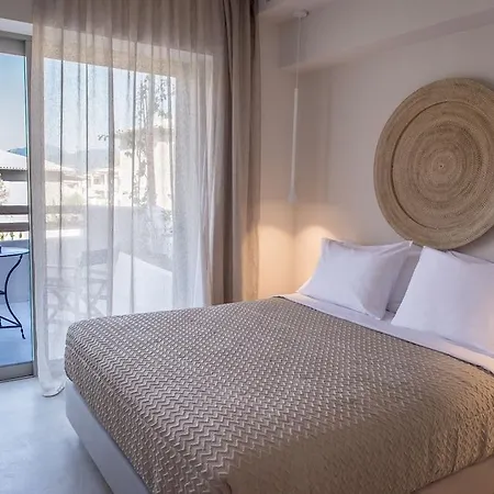 Отель Crystal Waters