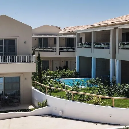 Crystal Waters Отель