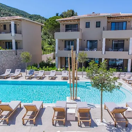 Crystal Waters Szálloda 4*