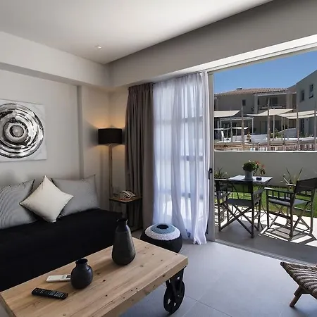 Crystal Waters Szálloda Nikiána