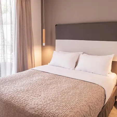 Crystal Waters Szálloda