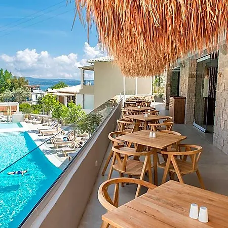 Szálloda Crystal Waters 4*
