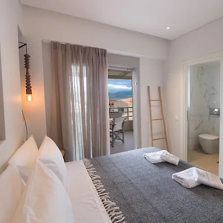 Crystal Waters Hotel Nikiana