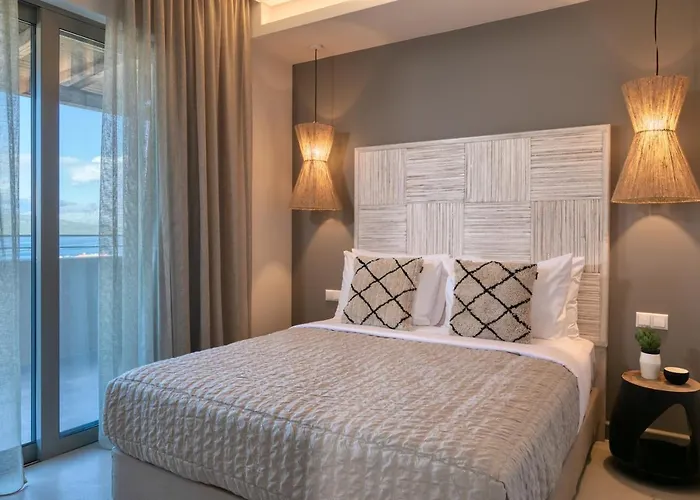 Hotel Crystal Waters