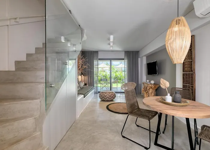 Hotel Crystal Waters Nikiana