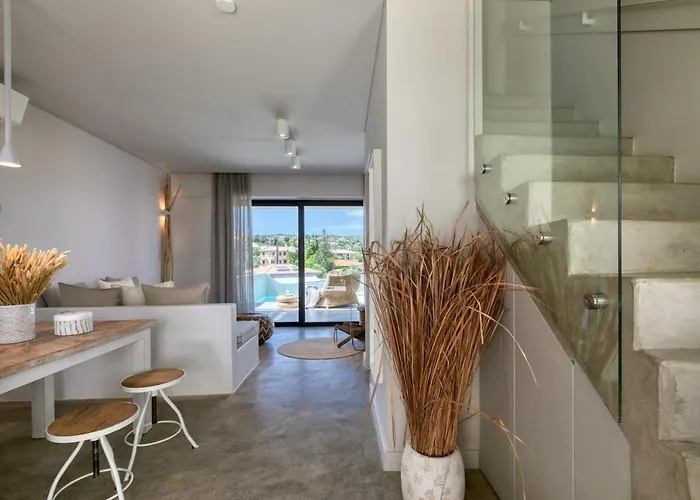 Hotel Crystal Waters