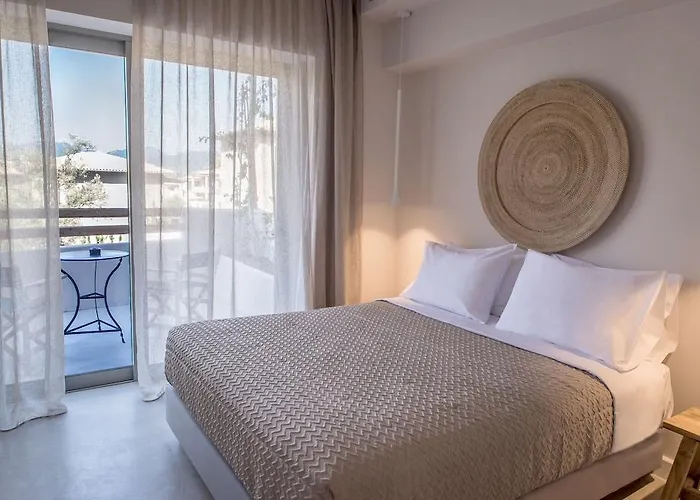 Hotel Crystal Waters