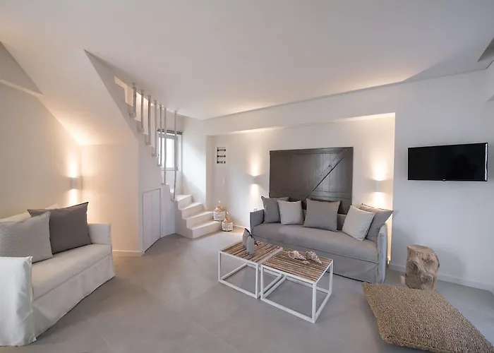 Crystal Waters Hotel 4*