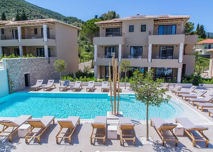 Crystal Waters Hotel 4*