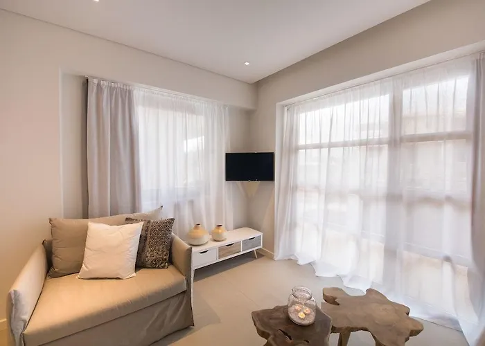 Hotel Crystal Waters