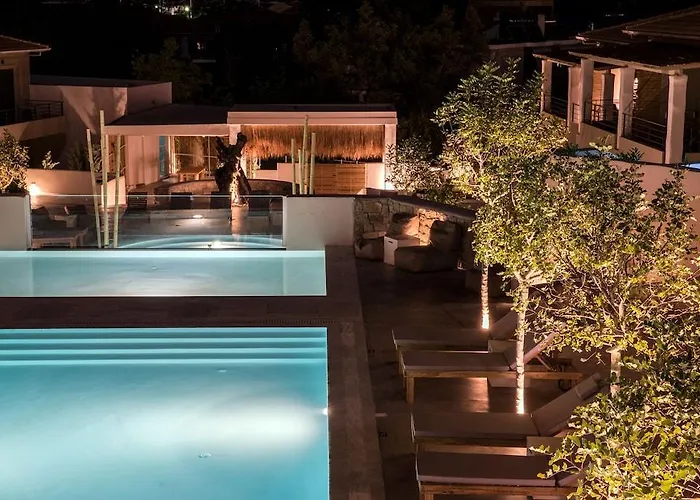 Hotel Crystal Waters