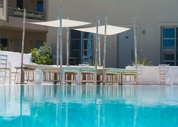 Hotel Crystal Waters