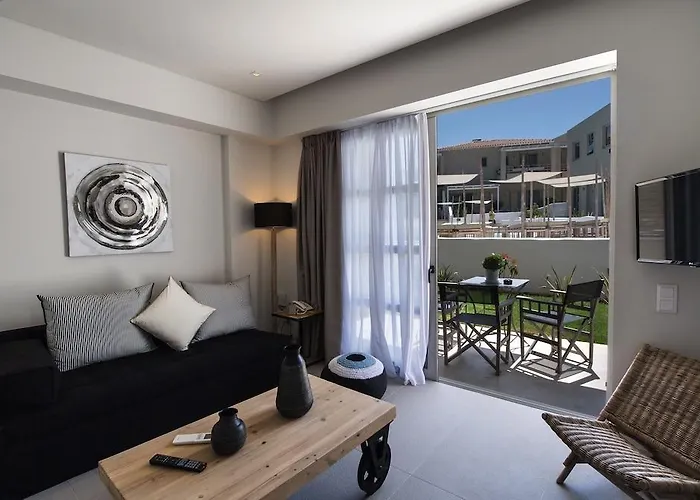 Crystal Waters Hotel Nikiana