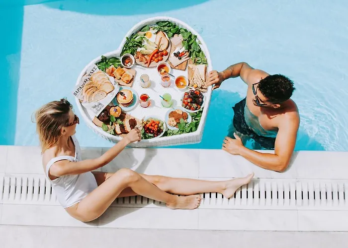 Crystal Waters Hotel