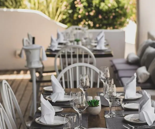 Crystal Waters Hotel Nikiana