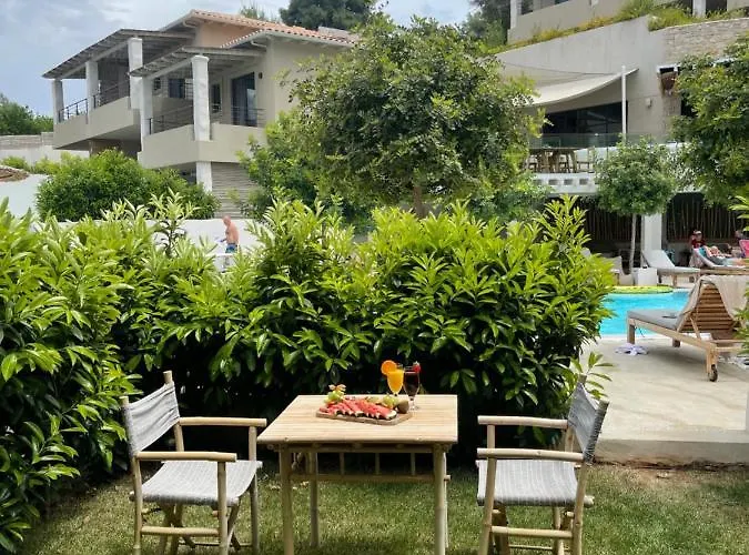 Crystal Waters Hotel 4*