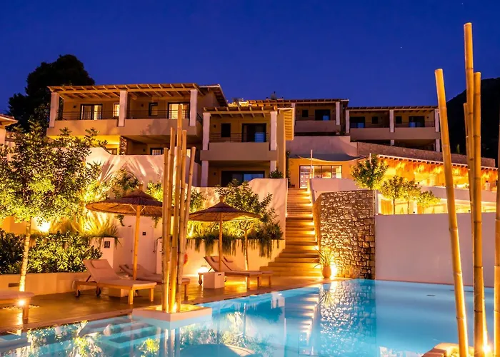 Crystal Waters Hotel 4*