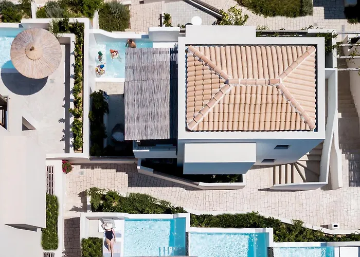 Hotel Crystal Waters 4*