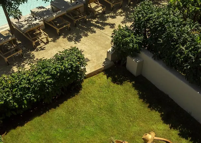 Crystal Waters Hotel 4*