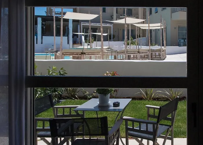 Crystal Waters Hotel 4*