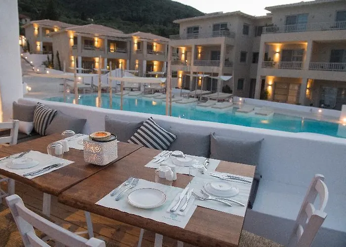 Crystal Waters Hotel